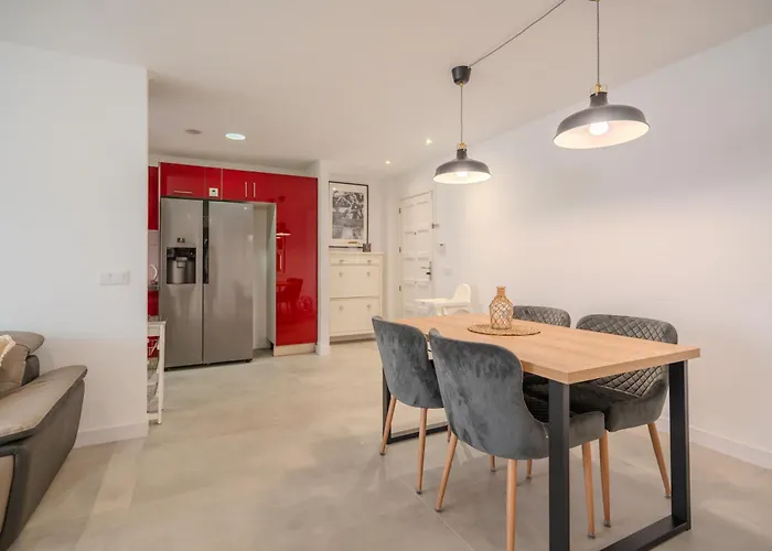 Moderno Con Piscina En