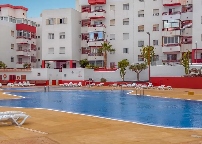 Moderno Con Piscina En