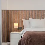 Moderno Con Piscina En Апартаменти