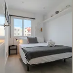 Moderno Con Piscina En Апартаменти