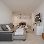 Moderno Con Piscina En Апартаменти *