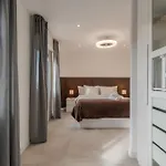 Moderno Con Piscina En Апартаменти