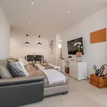 Апартаменти Moderno Con Piscina En *