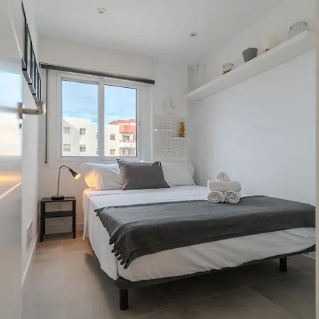 Moderno Con Piscina En Διαμέρισμα