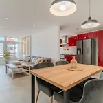 Apartamento Moderno Con Piscina En *