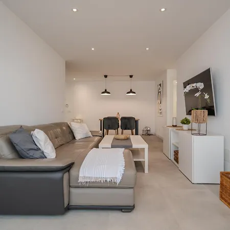 Moderno Con Piscina En Apartament *