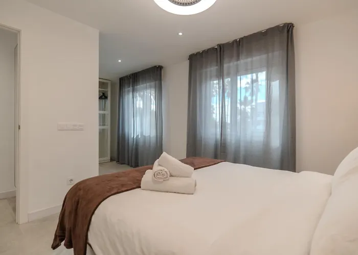 Moderno Con Piscina En Апартаменты Адехе