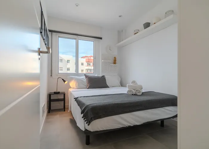 Moderno Con Piscina En Апартаменты