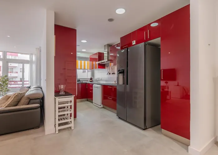 Moderno Con Piscina En