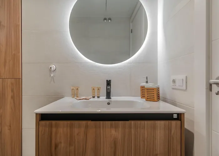 Moderno Con Piscina En Адехе