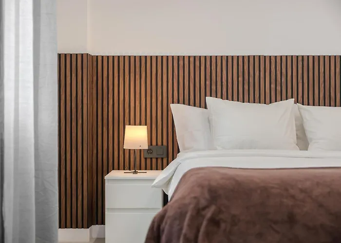 Moderno Con Piscina En Апартаменти