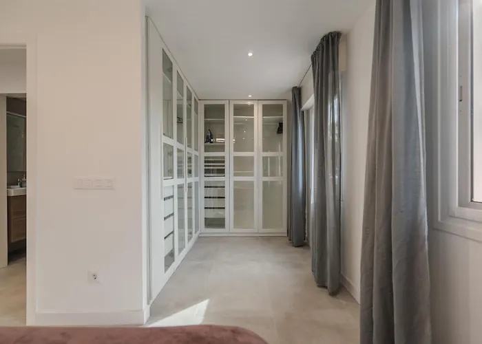 Moderno Con Piscina En Апартаменти Адехе