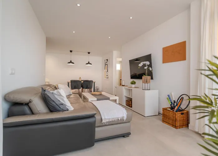 Апартаменти Moderno Con Piscina En *