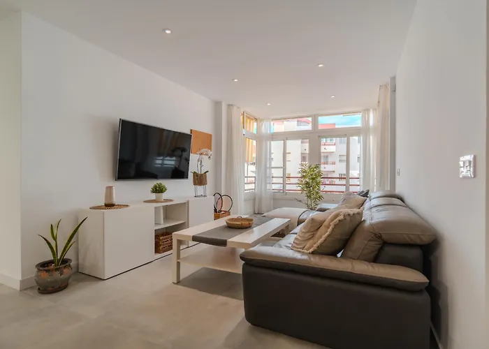 Moderno Con Piscina En Адехе