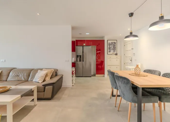 Moderno Con Piscina En * Адехе