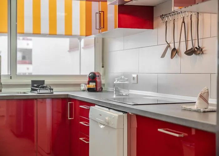 Апартаменти Moderno Con Piscina En