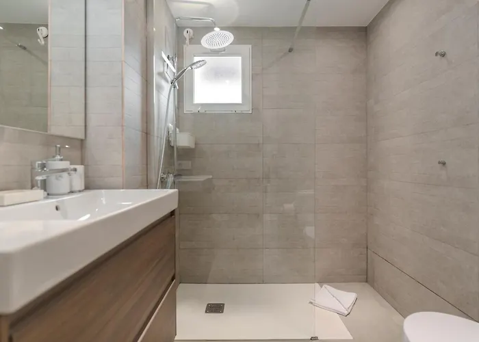 Moderno Con Piscina En Апартаменти *