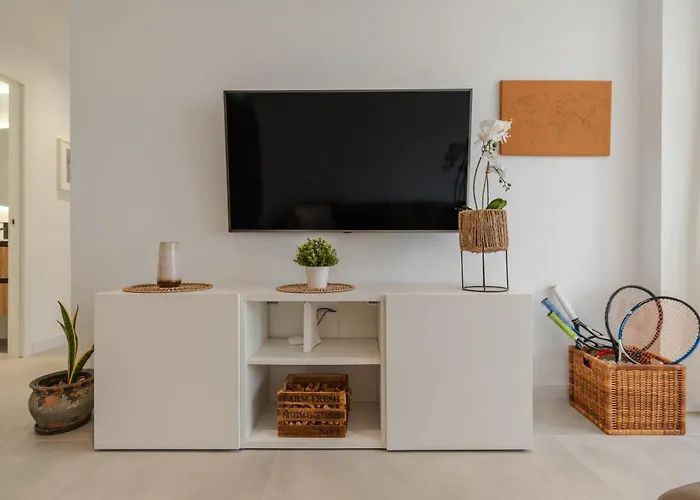 Moderno Con Piscina En Апартаменти