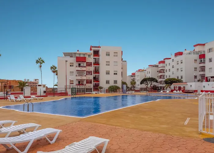 Moderno Con Piscina En Апартаменти